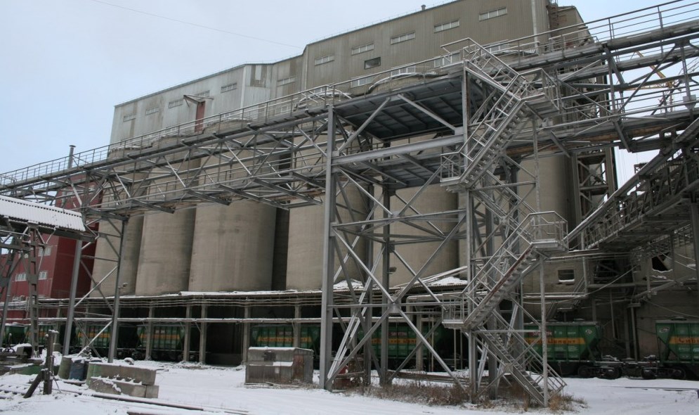 Красноярский цемент красноярск. Цементный завод в красноярске. Красноярский цементный завод. Цементный завод город красноярск. Цементный завод в красноярске.